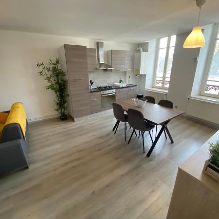 Joli Appartement Avec Parking Gratuit Sur Place Givet Esterno foto