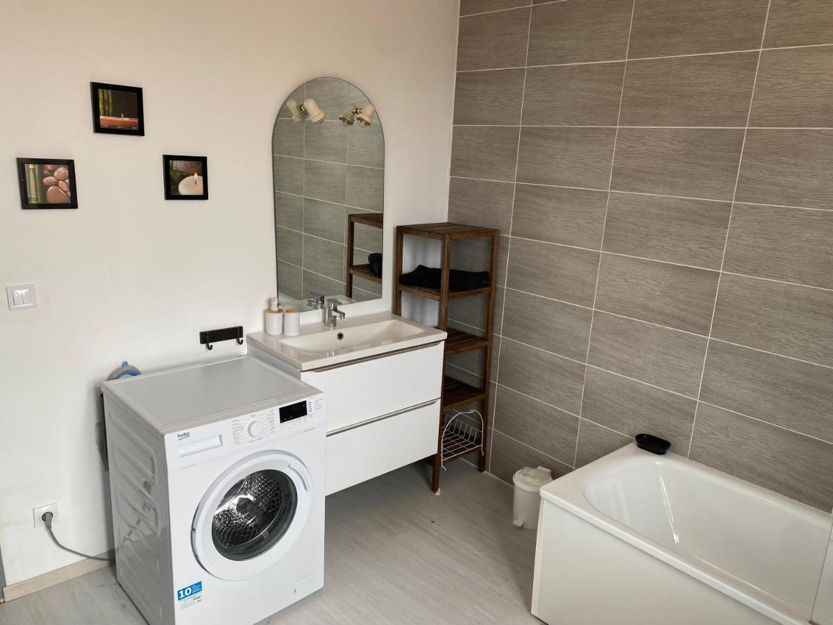Joli Appartement Avec Parking Gratuit Sur Place Givet Esterno foto
