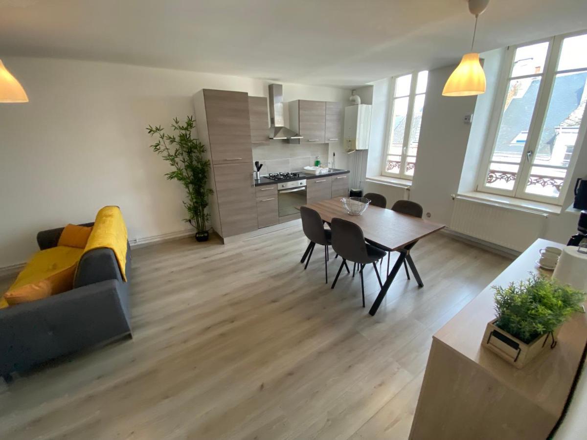 Joli Appartement Avec Parking Gratuit Sur Place Givet Esterno foto