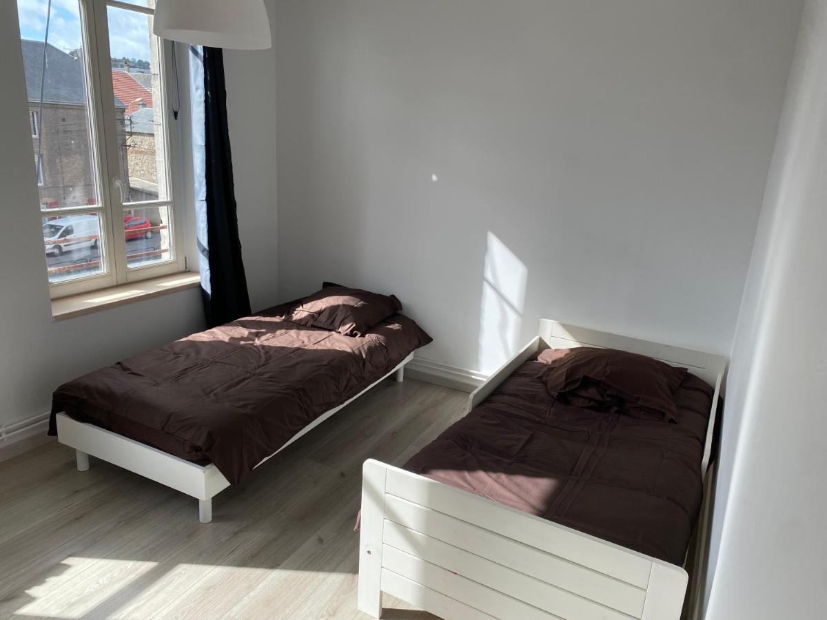 Joli Appartement Avec Parking Gratuit Sur Place Givet Esterno foto