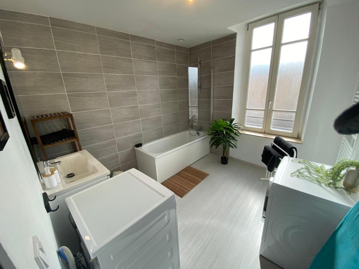 Joli Appartement Avec Parking Gratuit Sur Place Givet Esterno foto