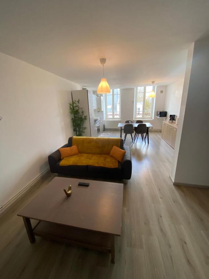 Joli Appartement Avec Parking Gratuit Sur Place Givet Esterno foto