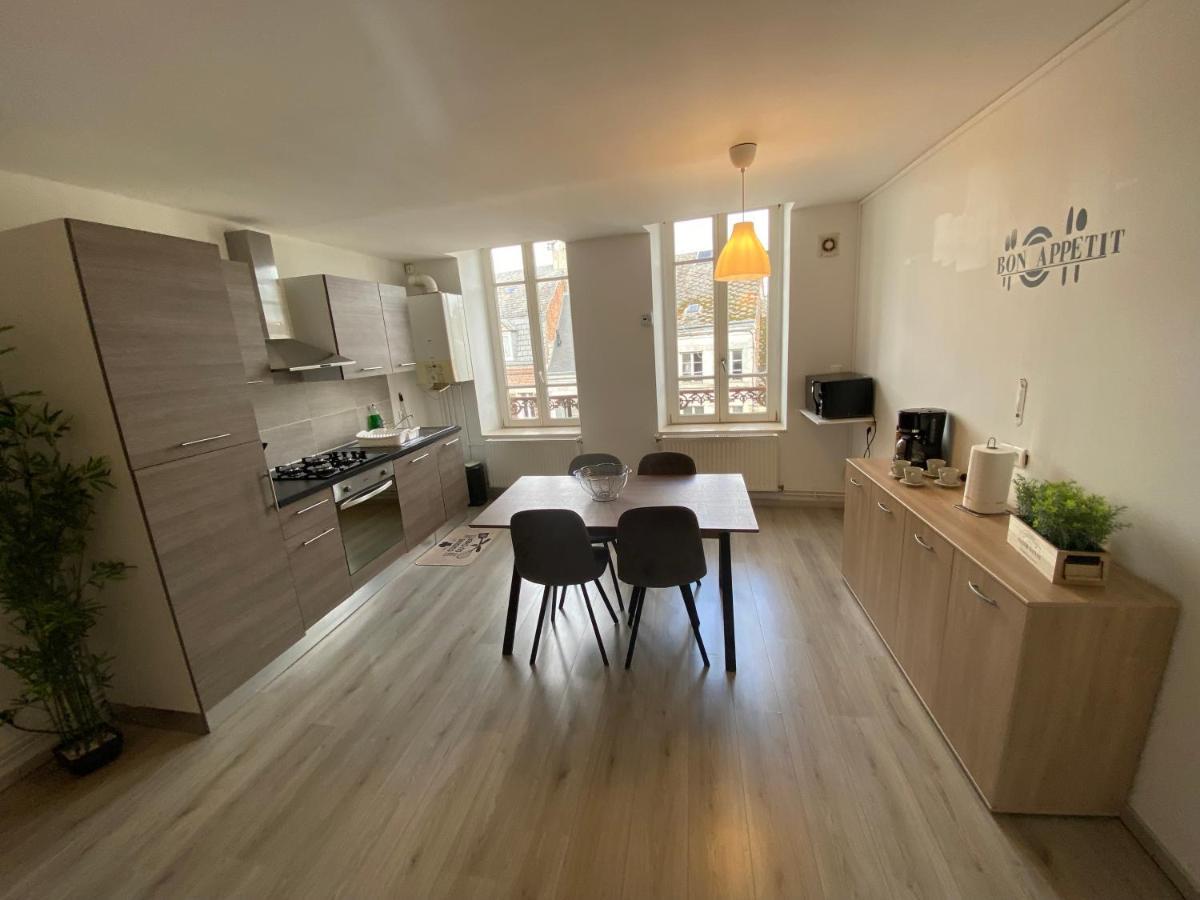 Joli Appartement Avec Parking Gratuit Sur Place Givet Esterno foto